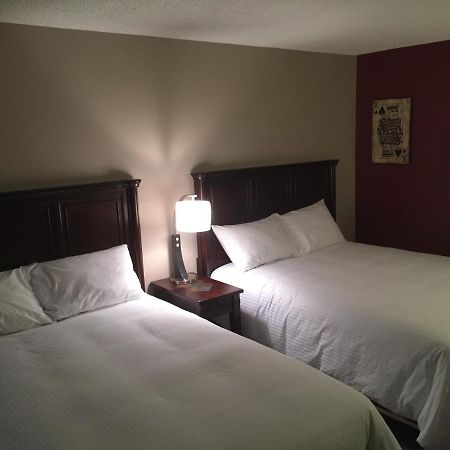 Jolly Giant Pub & Motel Willow Bunch 外观 照片