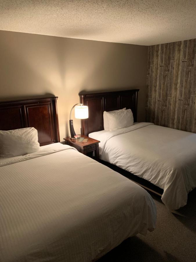 Jolly Giant Pub & Motel Willow Bunch 外观 照片