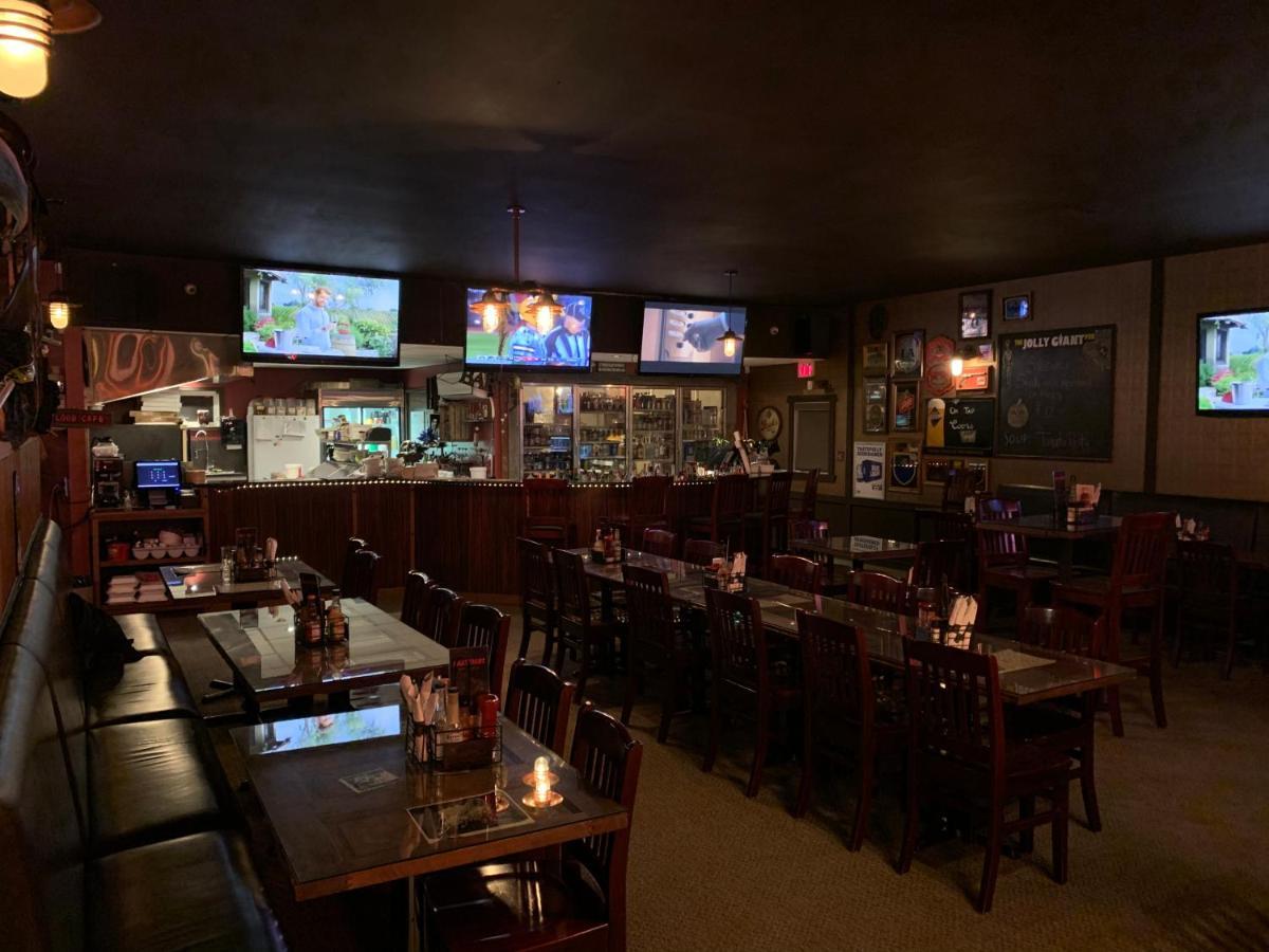 Jolly Giant Pub & Motel Willow Bunch 外观 照片